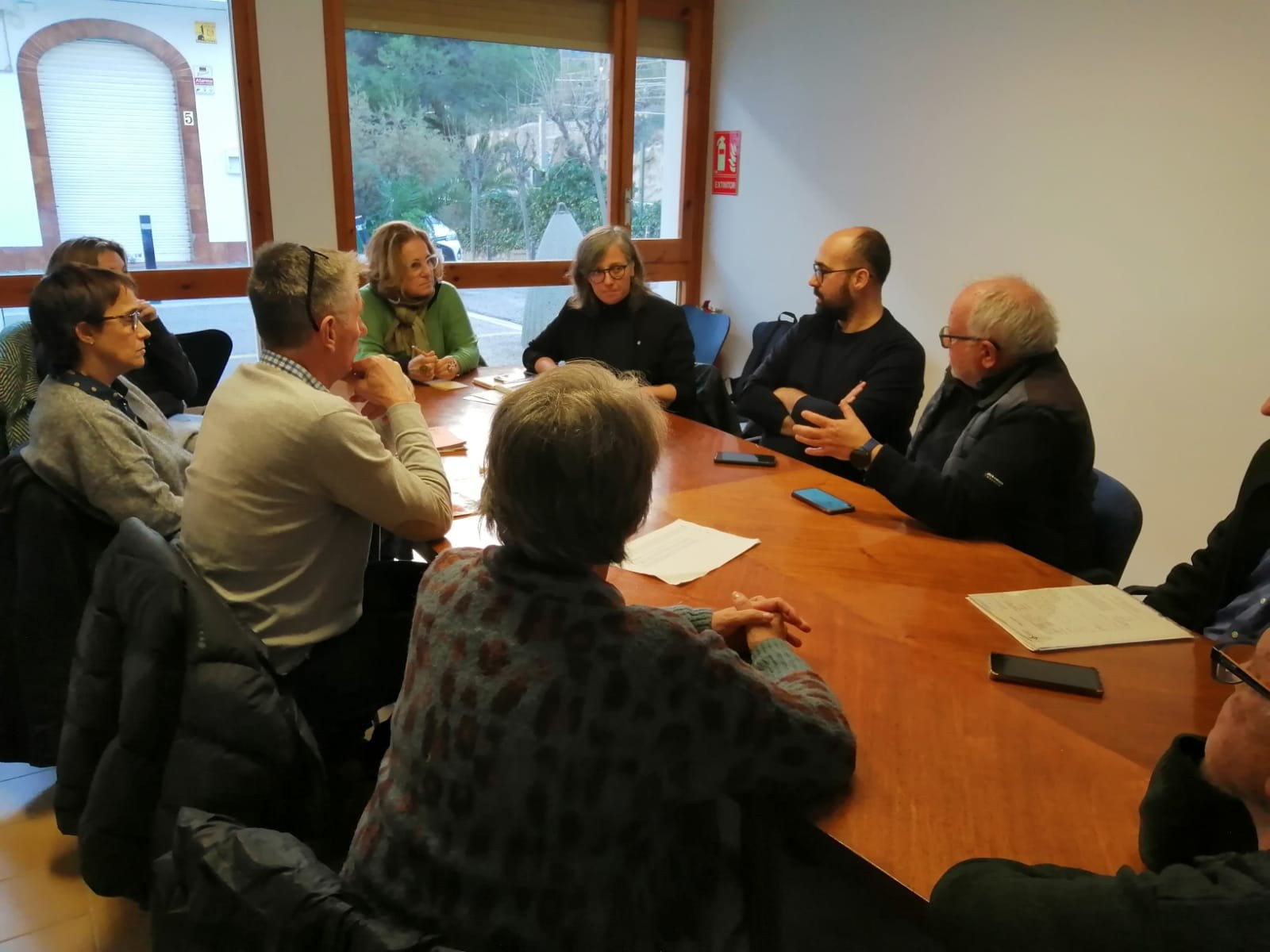Ajuntament i Generalitat analitzen els episodis d’acumulació de pols a l’aire a Garraf, junt amb el veïnat