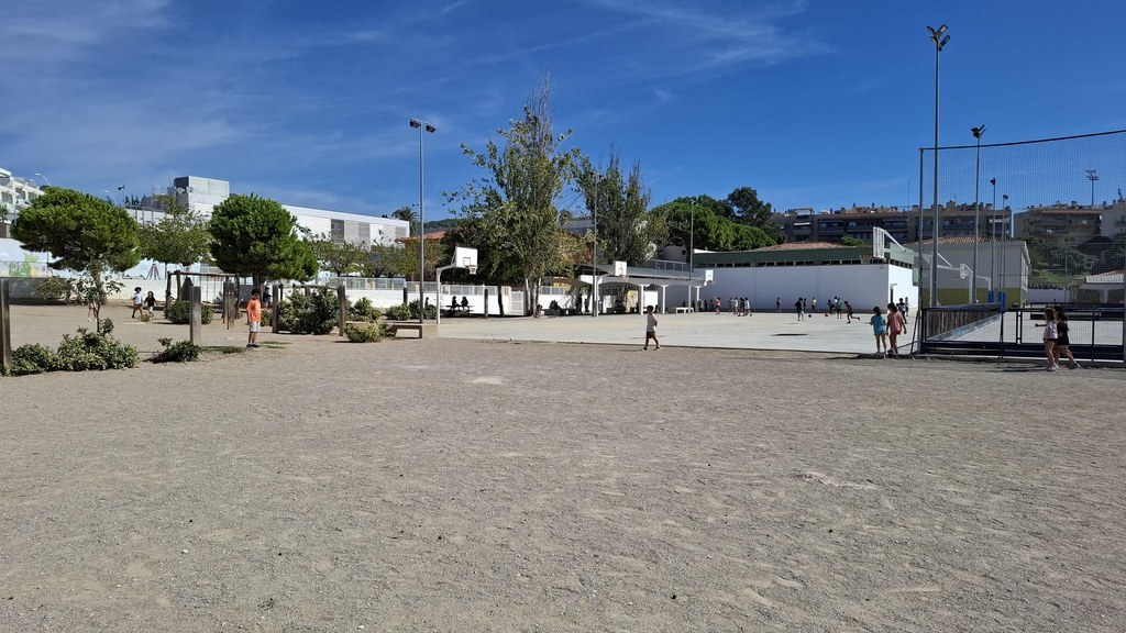 El Ple d'octubre porta a aprovació una modificació de crèdit d’1 milió d’euros per a la coberta i la renaturalització de l'Escola Miquel Utrillo