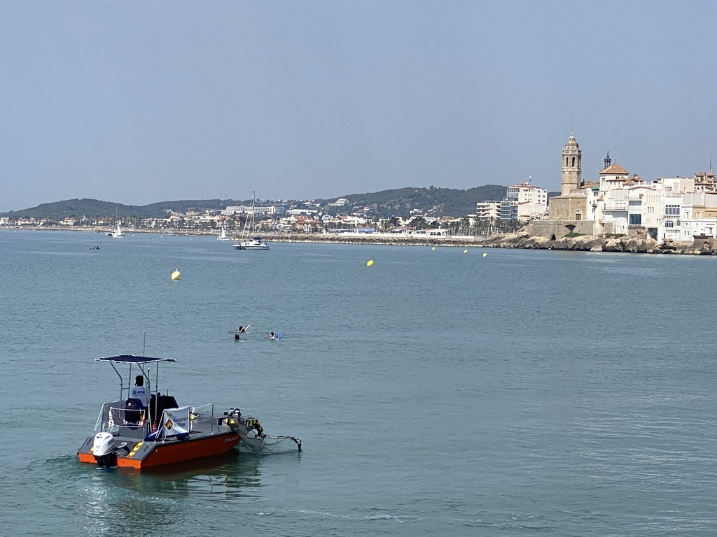 El servei de neteja del litoral tanca la temporada amb la recollida de 5.600 litres de residus sòlids flotants