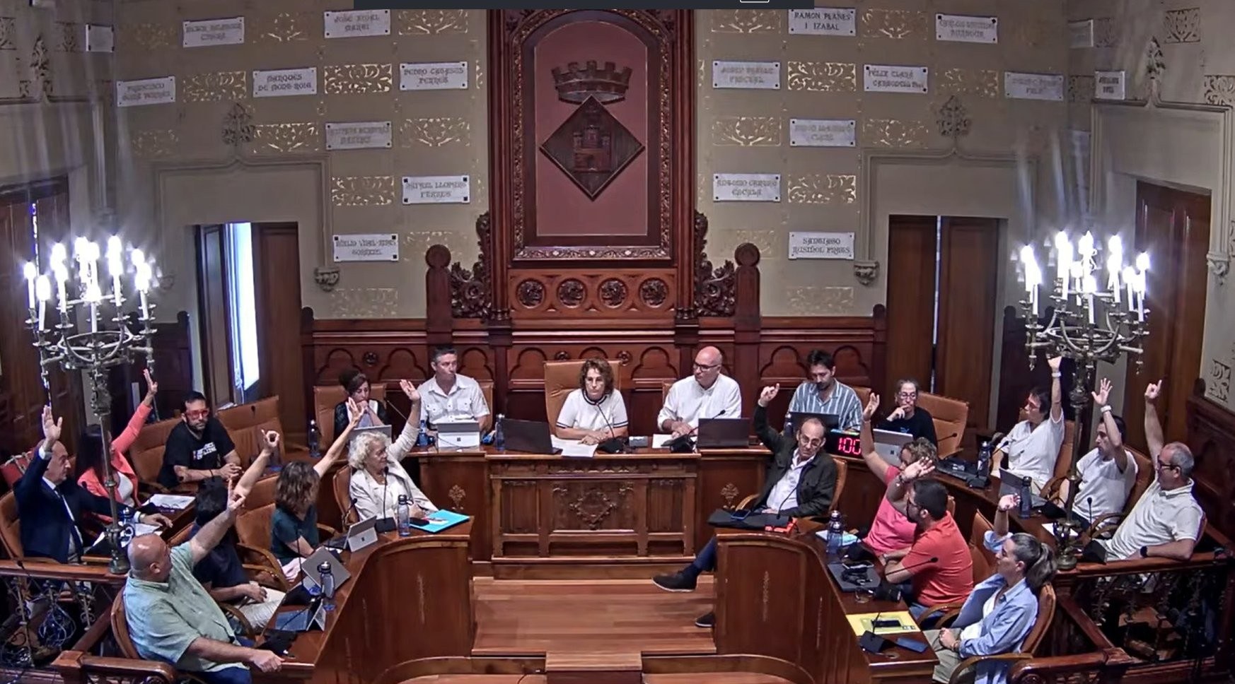 Govern i oposició debaten sobre la governabilitat de Sitges en un Ple extraordinari