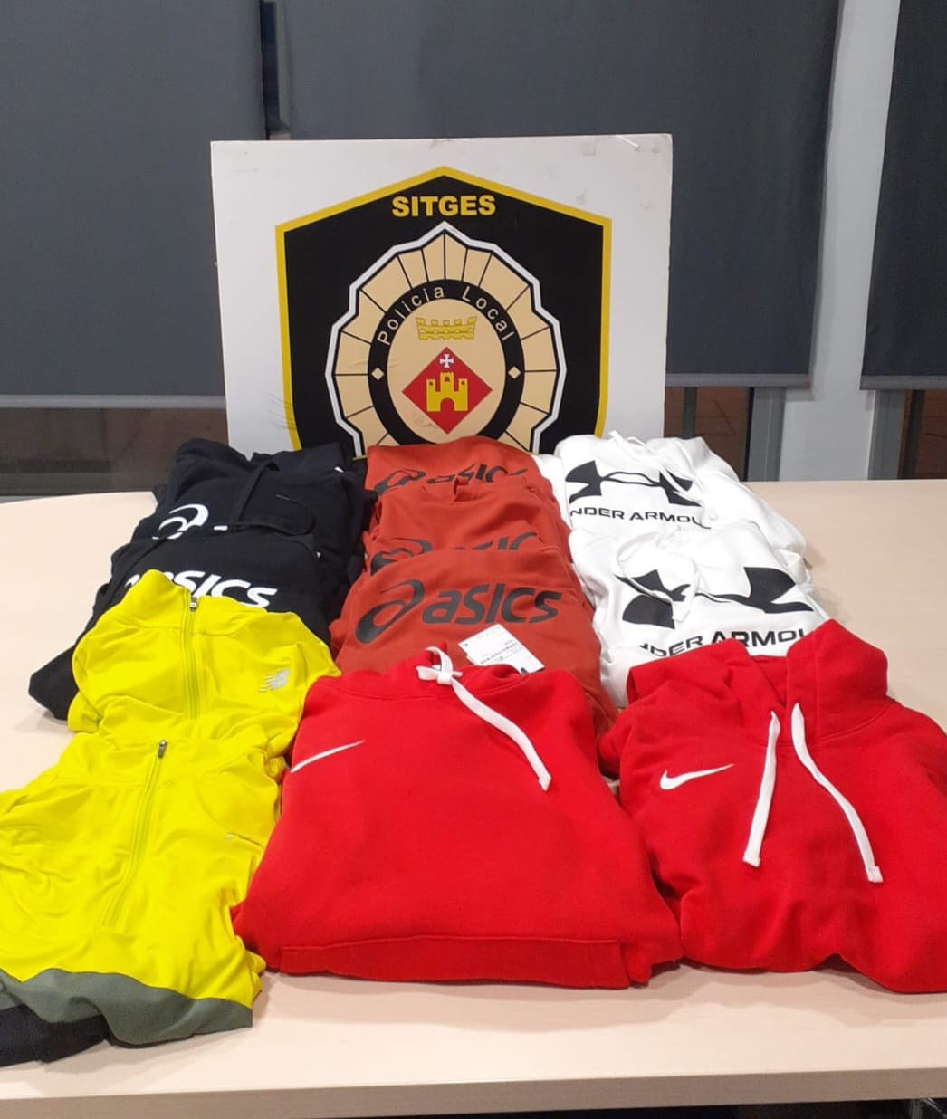 La policia de Sitges deté una persona per presumpte robatori amb força