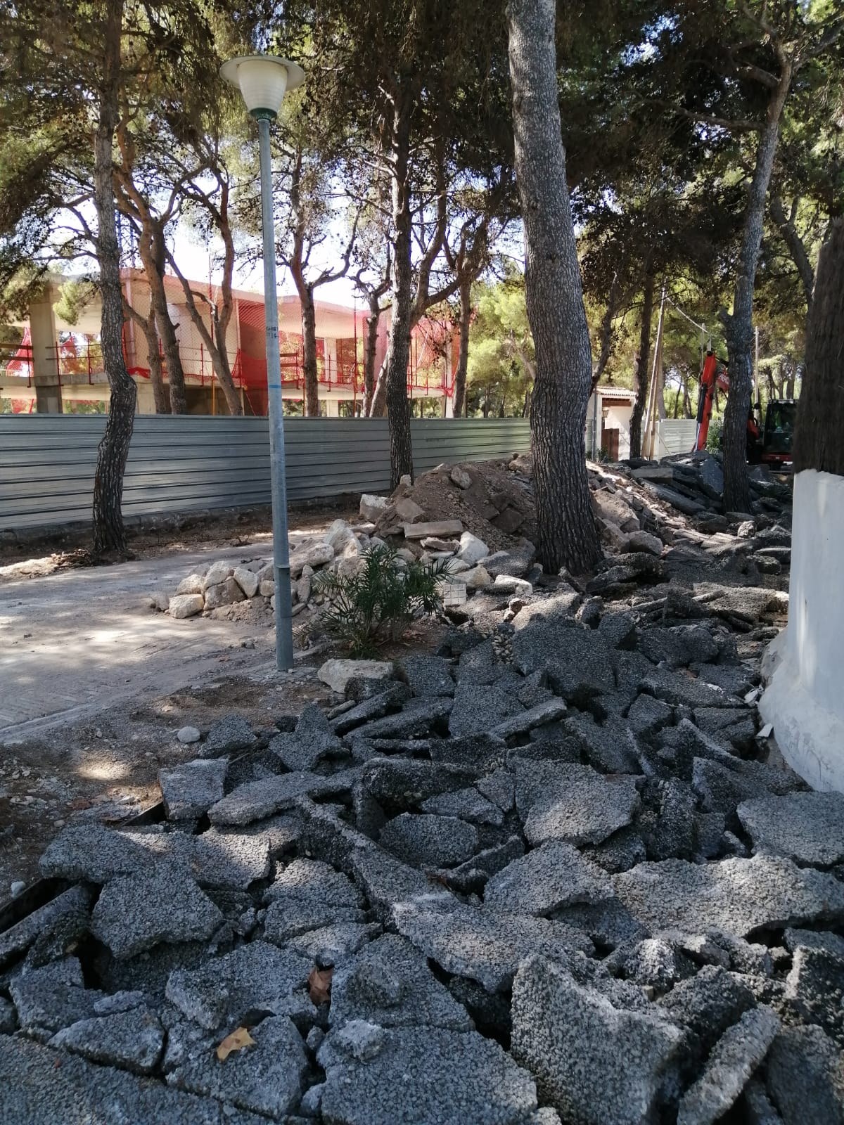 La segona fase de la rehabilitació de Terramar comença pel carrer de Ferran Casablancas