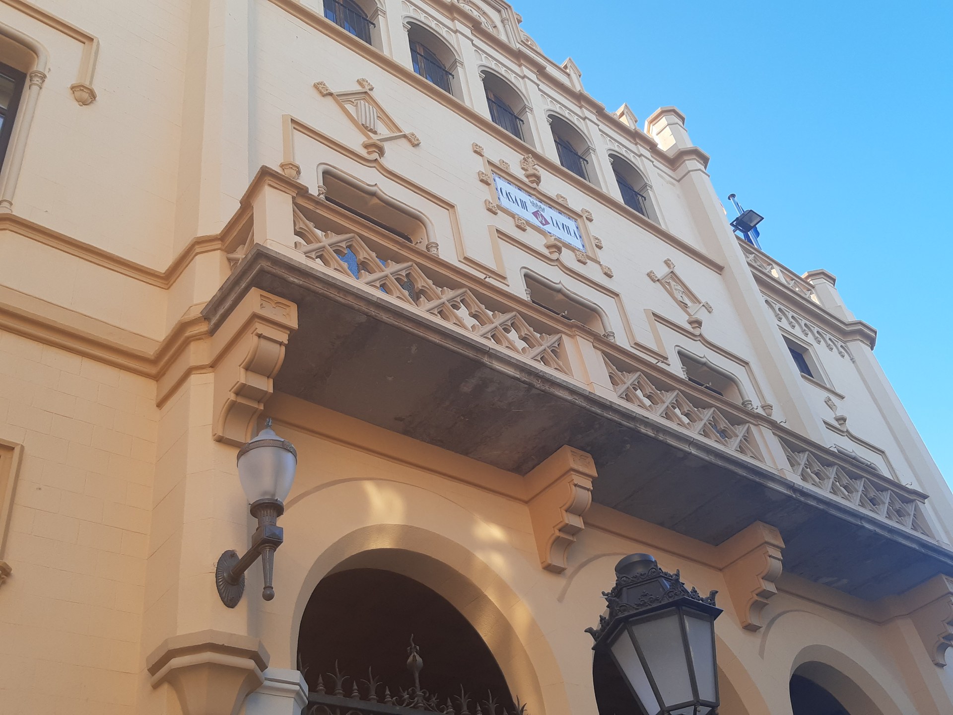 Sitges celebra un ple extraordinari sobre educació