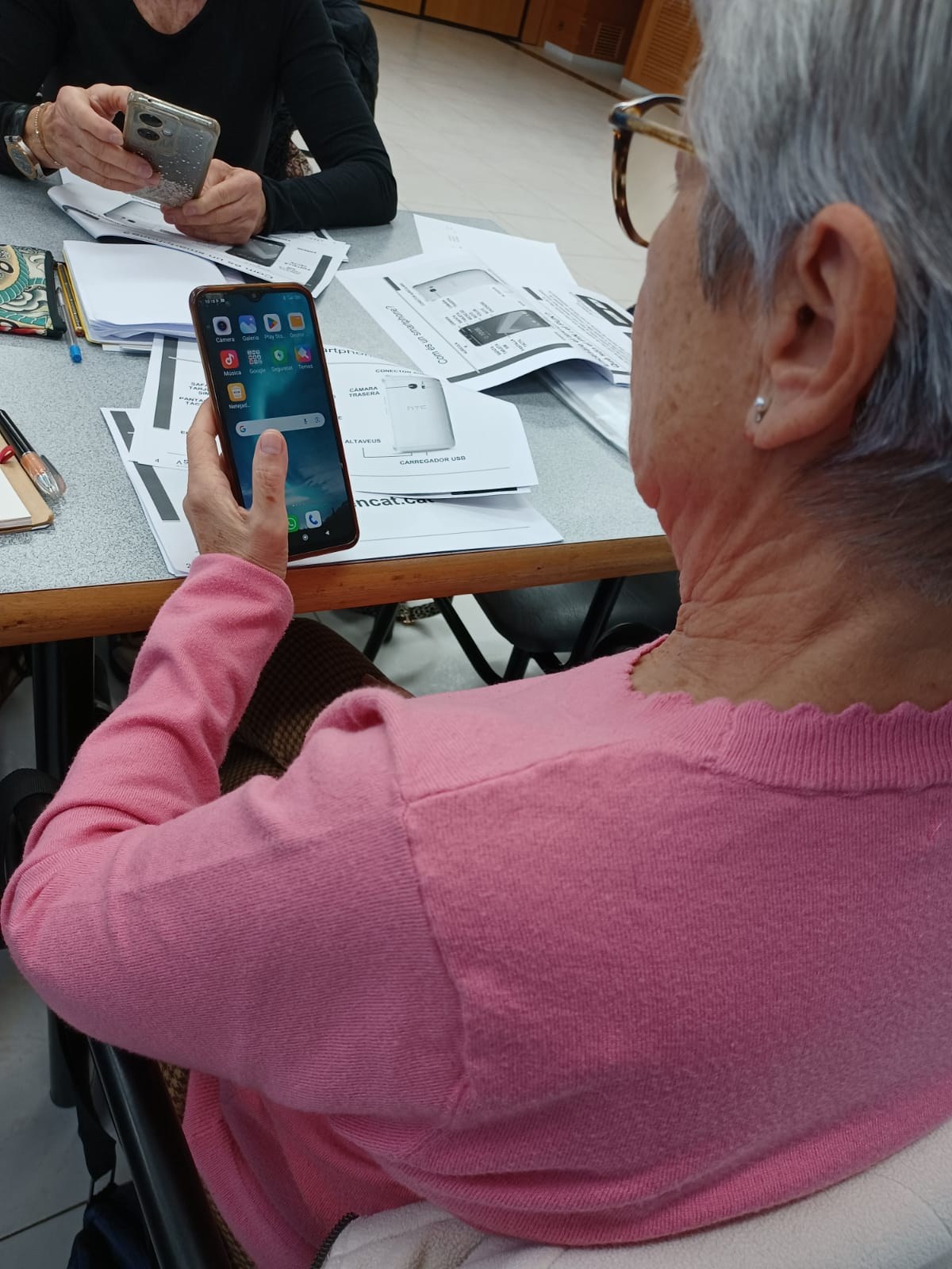 Sitges ofereix formació gratuïta per reduir la bretxa digital