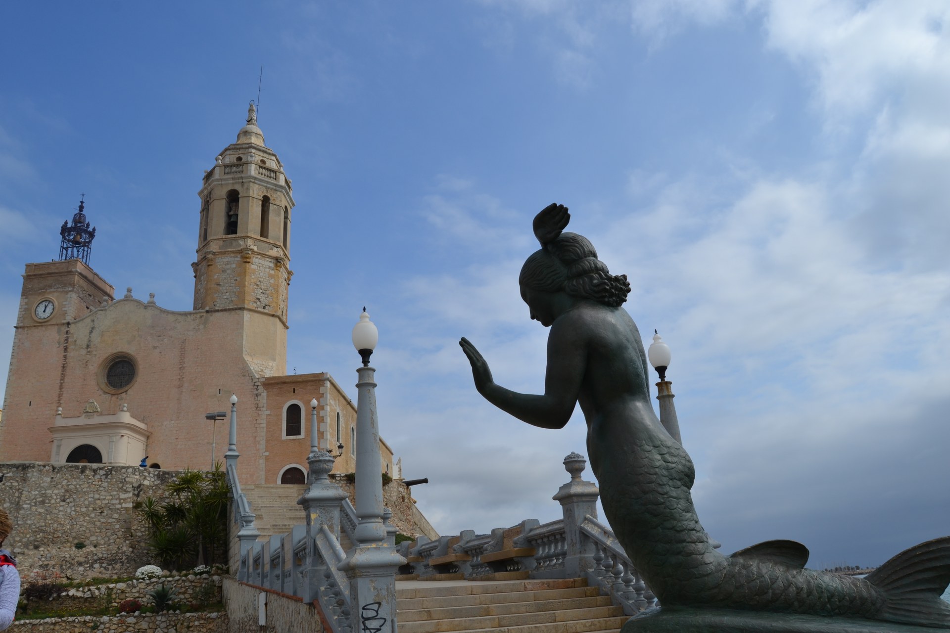 'La Sirena' restaurada retorna a l'inici de l'espigó de les escales de la Punta