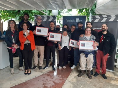 Foto de família dels guardonats dels Premis SGAE Nova Autoria 2021 de Fundación SGAE, amb l'alcaldessa Aurora Carbonell, el director del Festival de Cinema de Sitges Ángel Sala, el director d'SGAE a Catalunya Ramon Muntaner i el jurat dels premis.jpg
