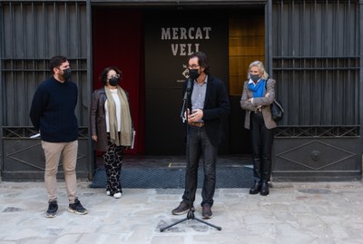 Jorge Alba durant la inauguració de la seva exposició al Mercat Vell.jpg