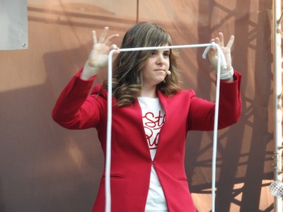 La Maga Melanie farà una actuació de màgia plena d'humor al Festival Dona el proper 5 de setembre, a les 19h, als Jardins del Casino Prado