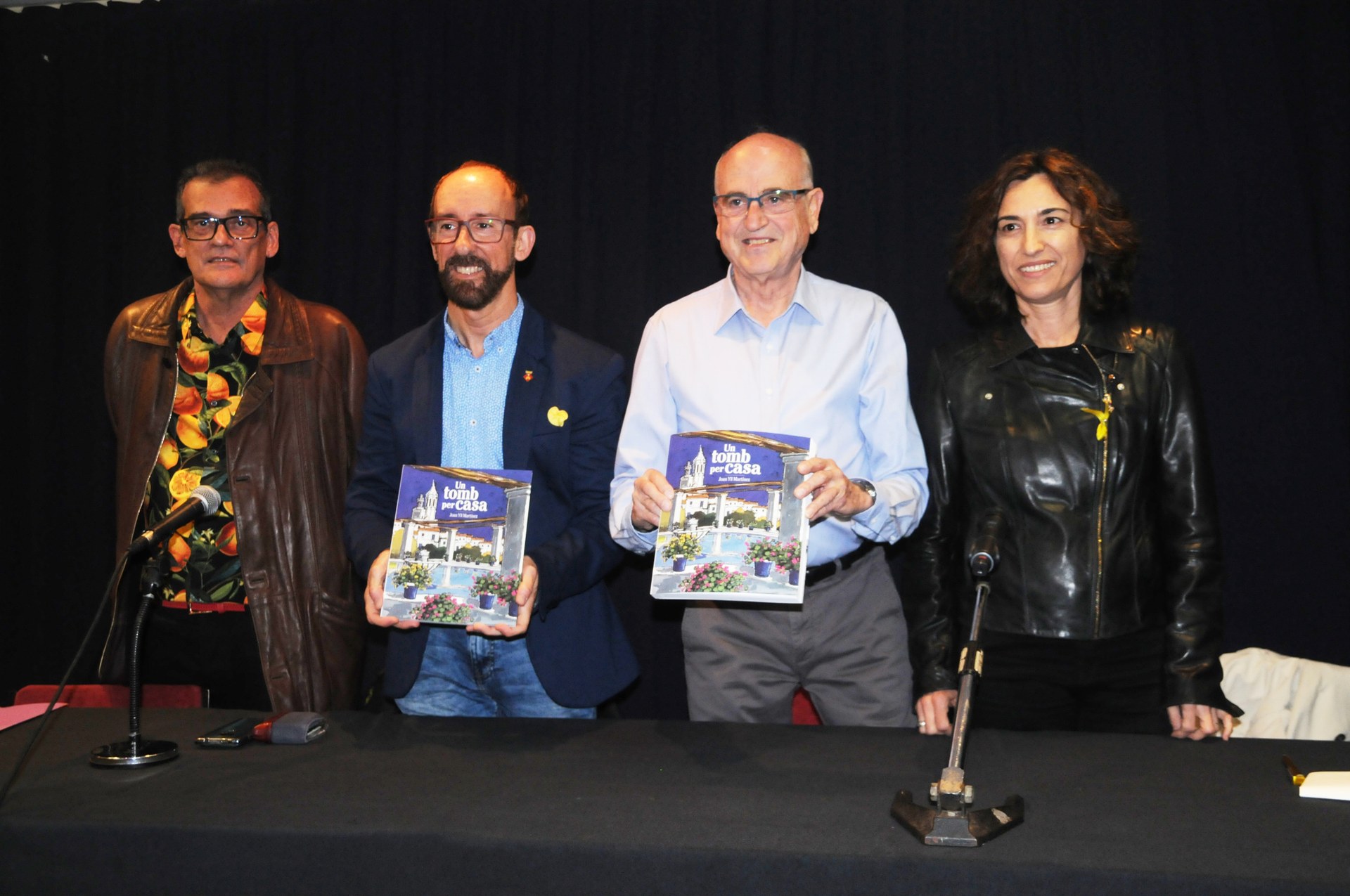 Joan Yll presenta el seu debut literari ‘Un tomb per casa’