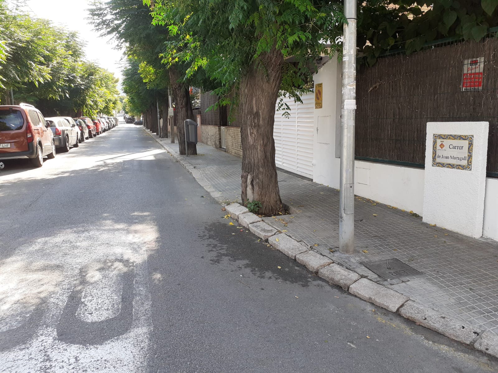 L’Ajuntament de Sitges col·loca rajoles de ceràmica noves a diversos carrers de la vila