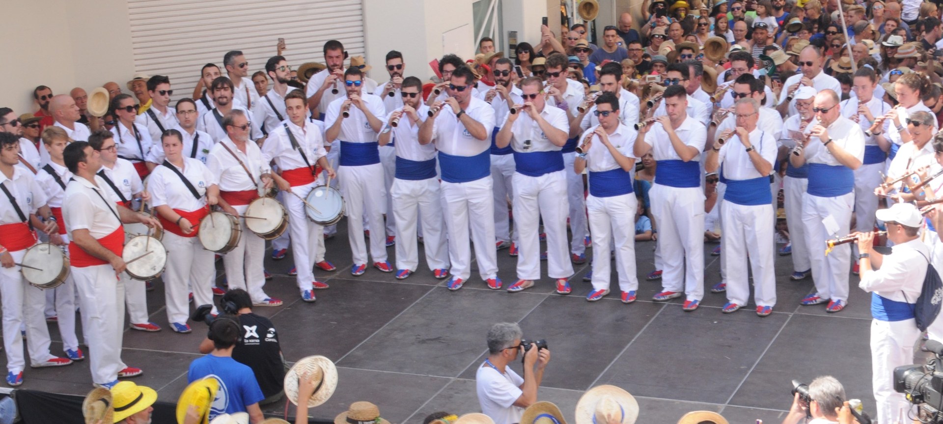 Imatge de l'Escola de Grallers de Sitges a l'Entrada de Grallers de la Festa Major de Sant Bartomeu de l'any 2019