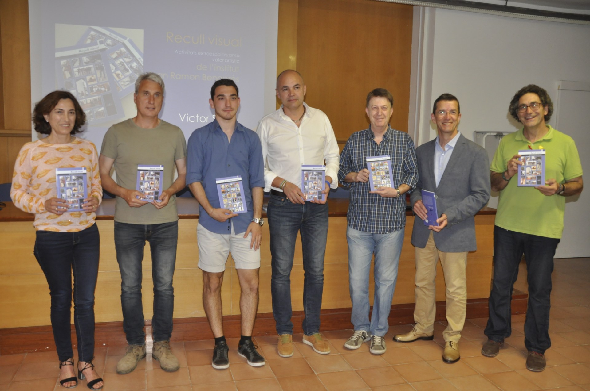 L’institut Joan Ramon Benaprès presenta el llibre ‘Recull visual’