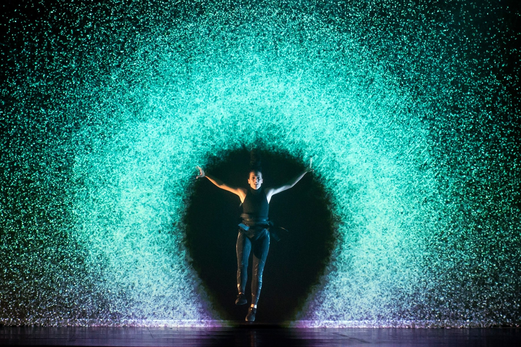 La fusió de dansa, tecnologia i projeccions envairà el Teatre Prado de la mà dels Brodas Bros amb l’espectacle ‘Around the world’