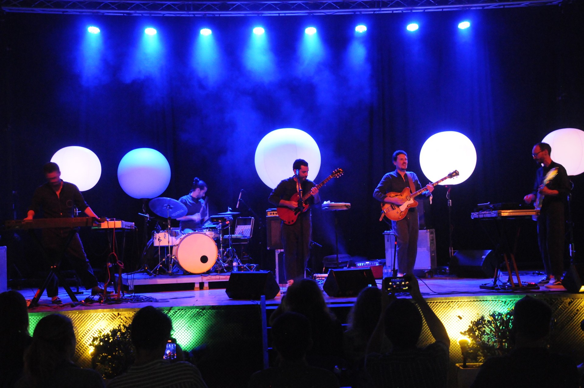 La música en directe torna a sonar a Sitges de la mà d’El Petit de Cal Eril i Ninot en el primer concert postconfinament organitzat per l’Ajuntament de Sitges