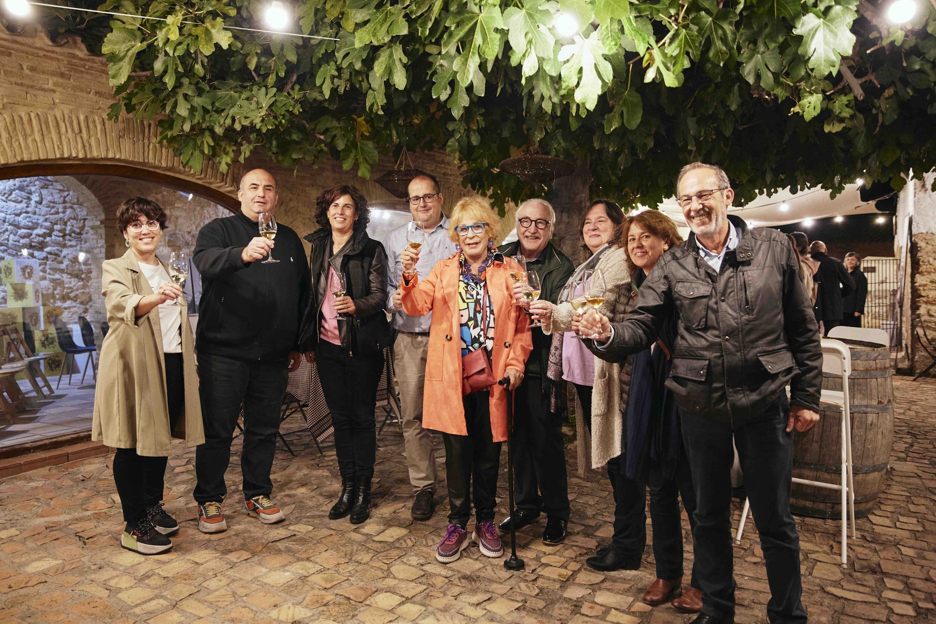 Imatge de l'acte d'inauguració de la Setmana de la Malvasia. D'esquerra a dreta, Alba Gràcia, Coordinadora del CIM; Isaac Bielsa, regidor de l'Ajuntament de Sitges; Mireia Rossell i Jordi Sans, Patrona i administrador del Patronat FHSJBS; Mercè Comes, ambaixadora de la Setmana de la Malvasia; Brandon Jones, Regidor de Turisme de l'Ajuntament de Sitges; Carme Almirall, Regidora d'Hisenda i de Recursos Humans; Judit Miró, Patrona del Patronat FHSJBS; i Luis Miguel Garcia, regidor de l'Ajuntament de Sitges