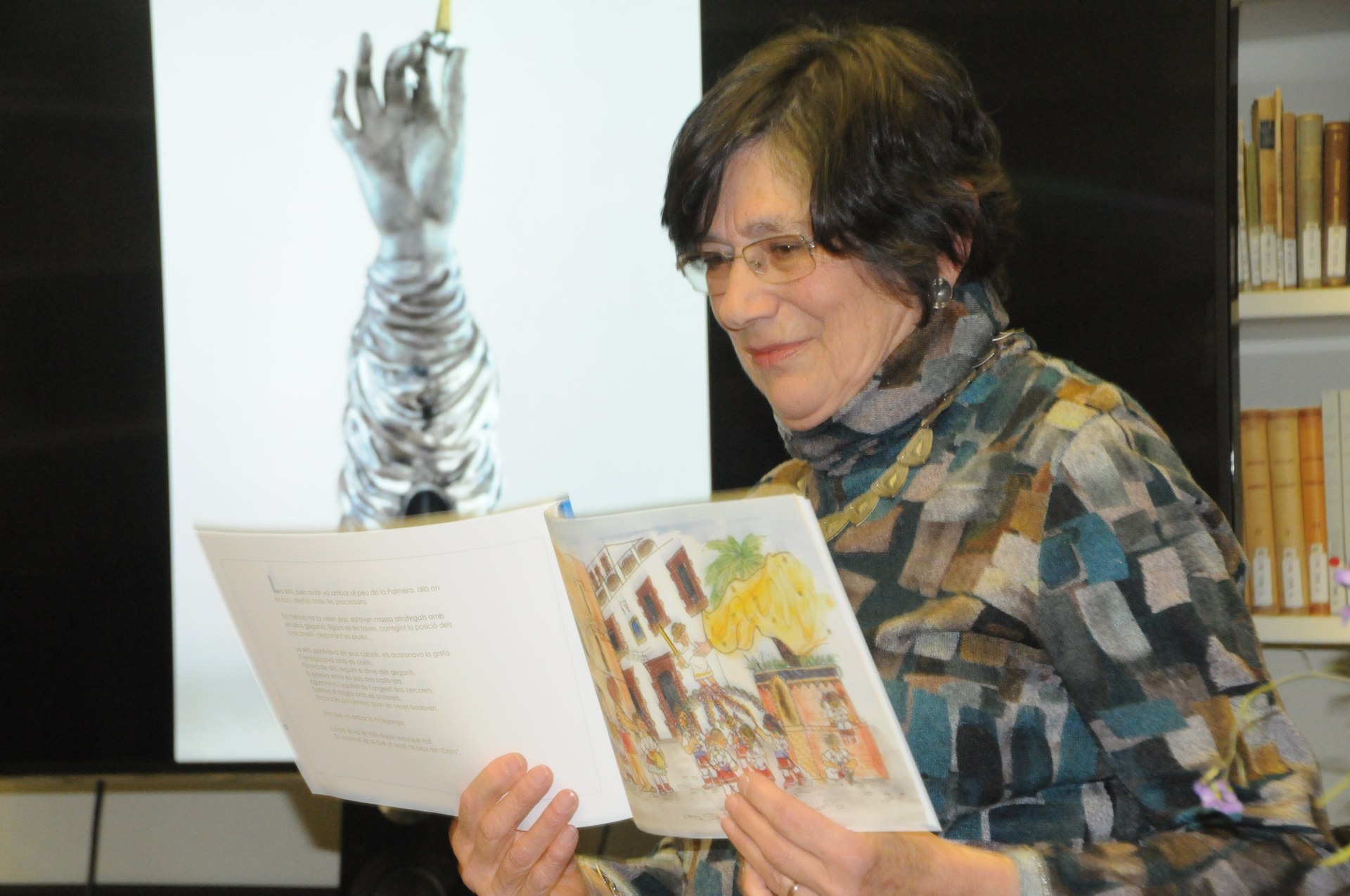 El llibre està escrit per Loreto Almirall i il·lustrat per Lourdes Panyella