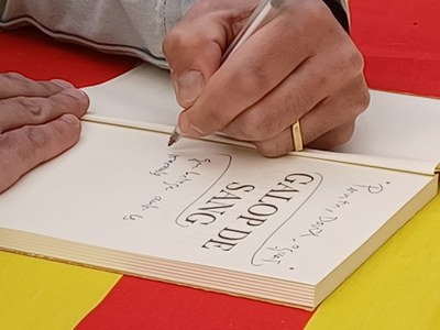 signatura llibre.jpeg