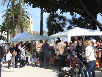 Fira de llibres i roses