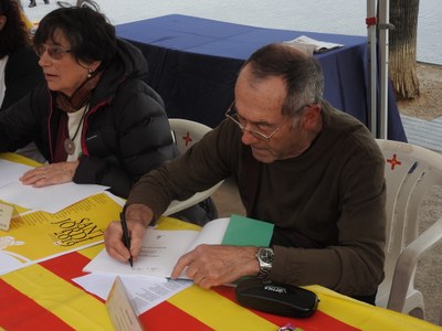 Signatura de llibres d'autors locals