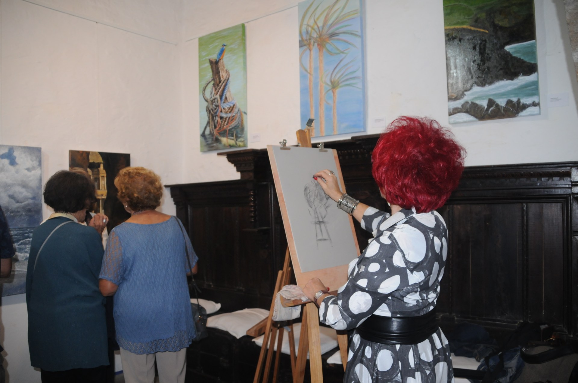 Imatge de la inauguració de l'exposició “Pinzellades de tardor”