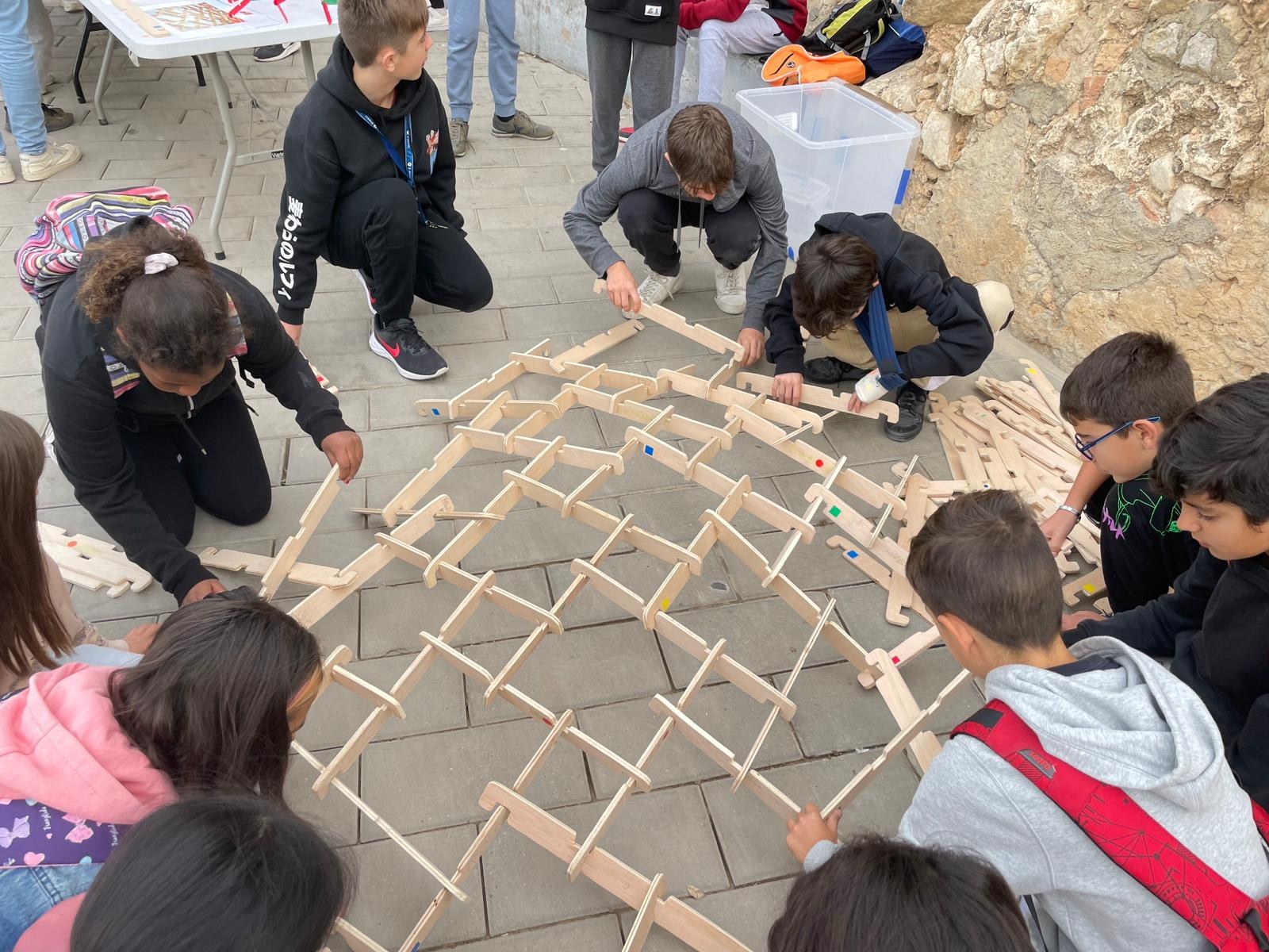 Els experiments científics tornen a ser els protagonistes del Dia de la Ciència al carrer
