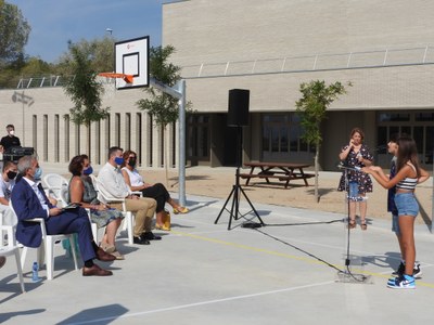 inauguració Escola agnès de Sitges -parlament exalumnes.JPG