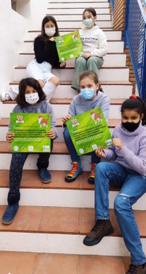 Escola Esteve Barrachina-campanya recollida material animals domèstics- .jpeg