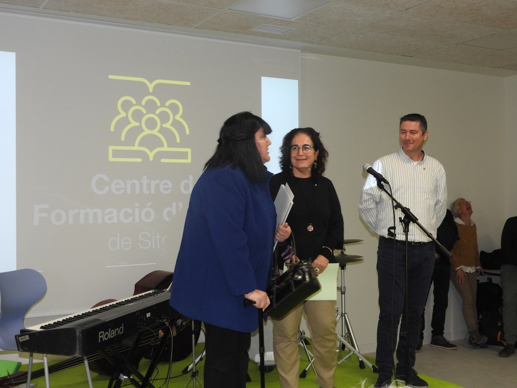 La remodelació del Centre de Formació d’Adults de Sitges es presenta amb èxit de públic en l’acte inaugural