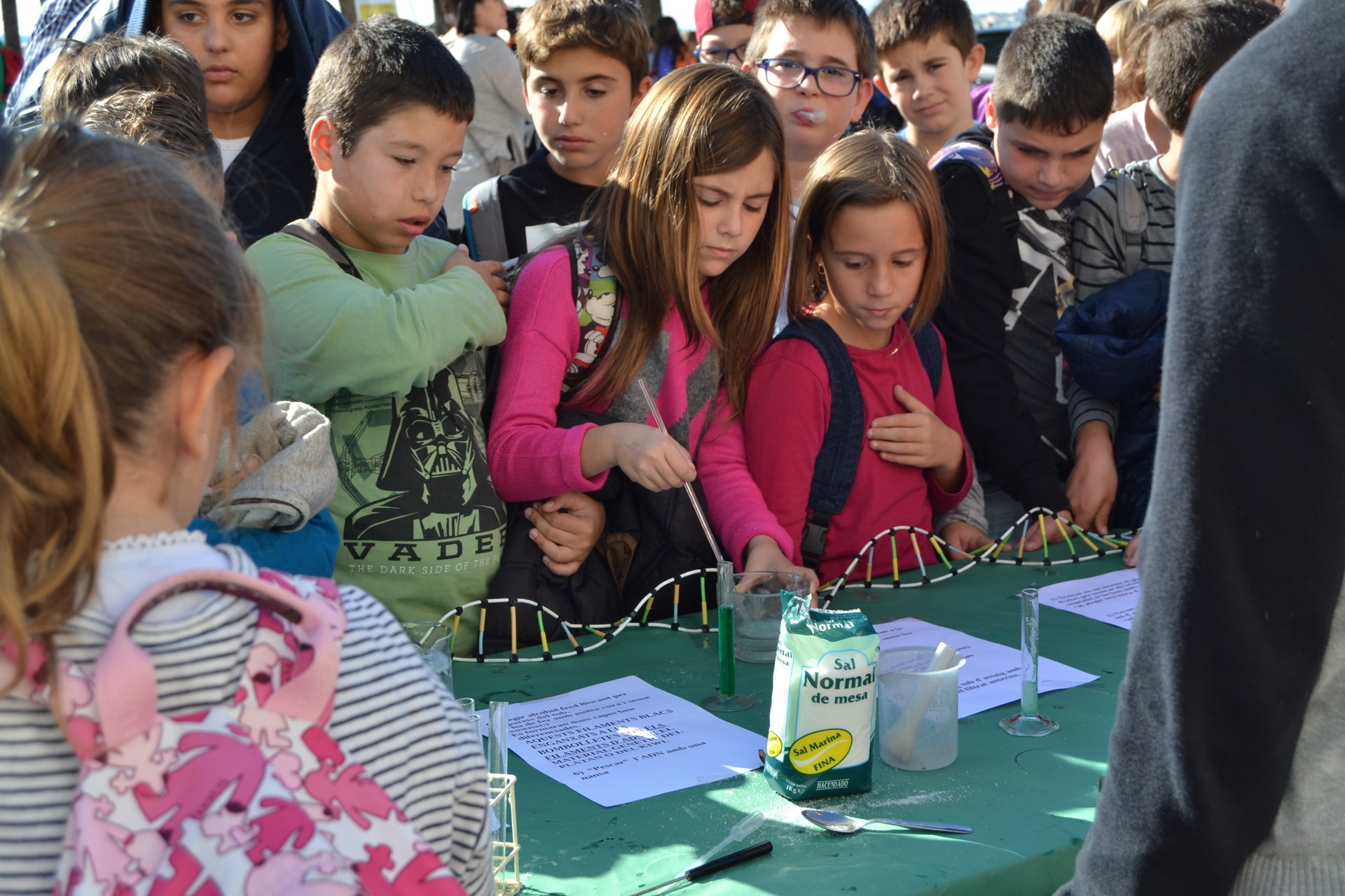 Alumnes a la Fragata durant el Dia de la Ciència 2018