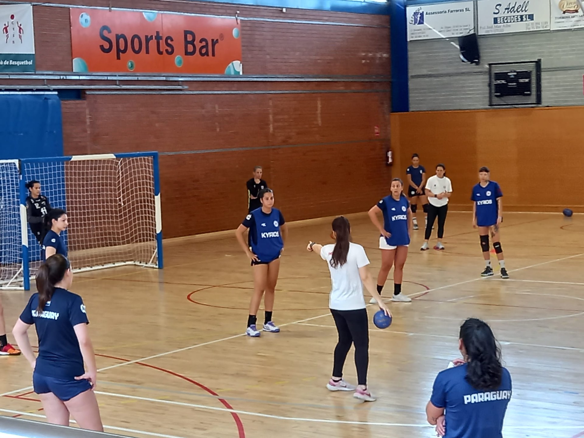 La selecció femenina d’handbol de Paraguai s’entrena a Sitges per al Preolímpic