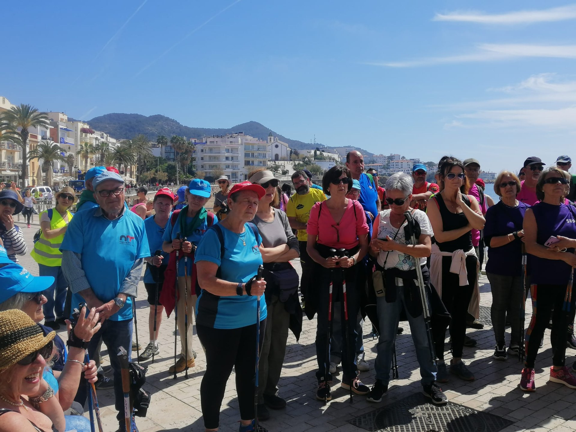 Més de 200 persones se citen a Sitges en una marxa nòrdica per a gent gran