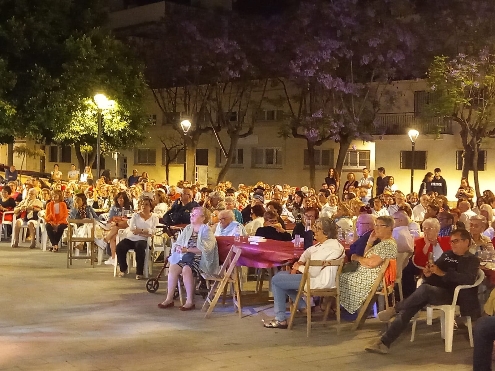 El Poble Sec celebra els primers actes de Sant Joan a l’espera de la revetlla