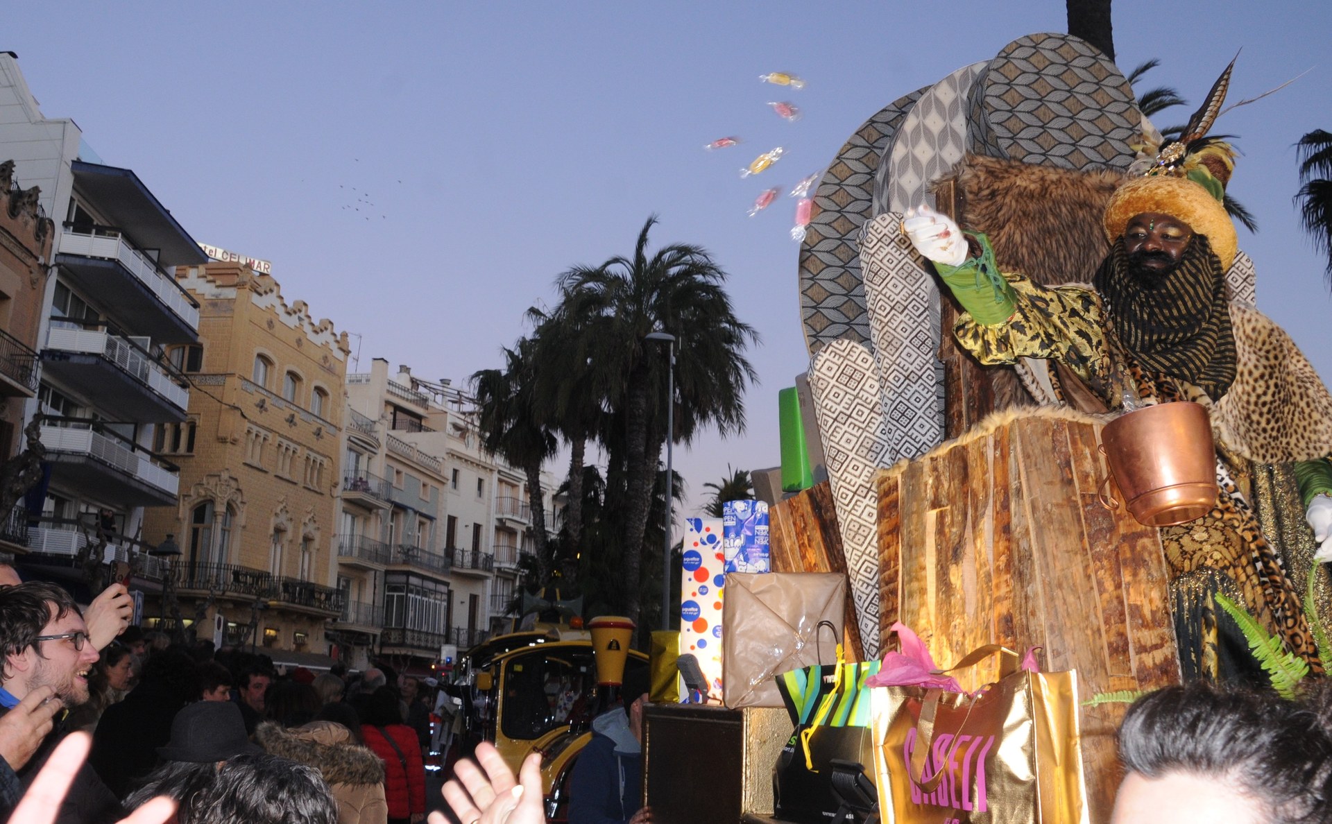 Els Reis d'Orient arriben a Sitges per repartir il·lusió i màgia