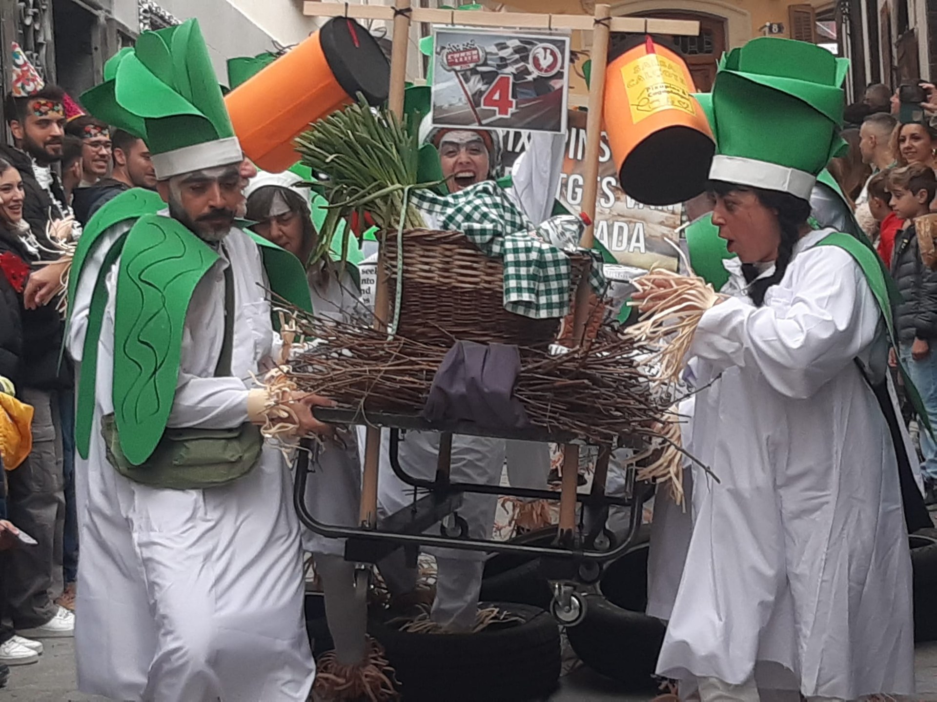 La Cursa de llits reuneix 400 participants i omple de bon humor el Carnaval de Sitges