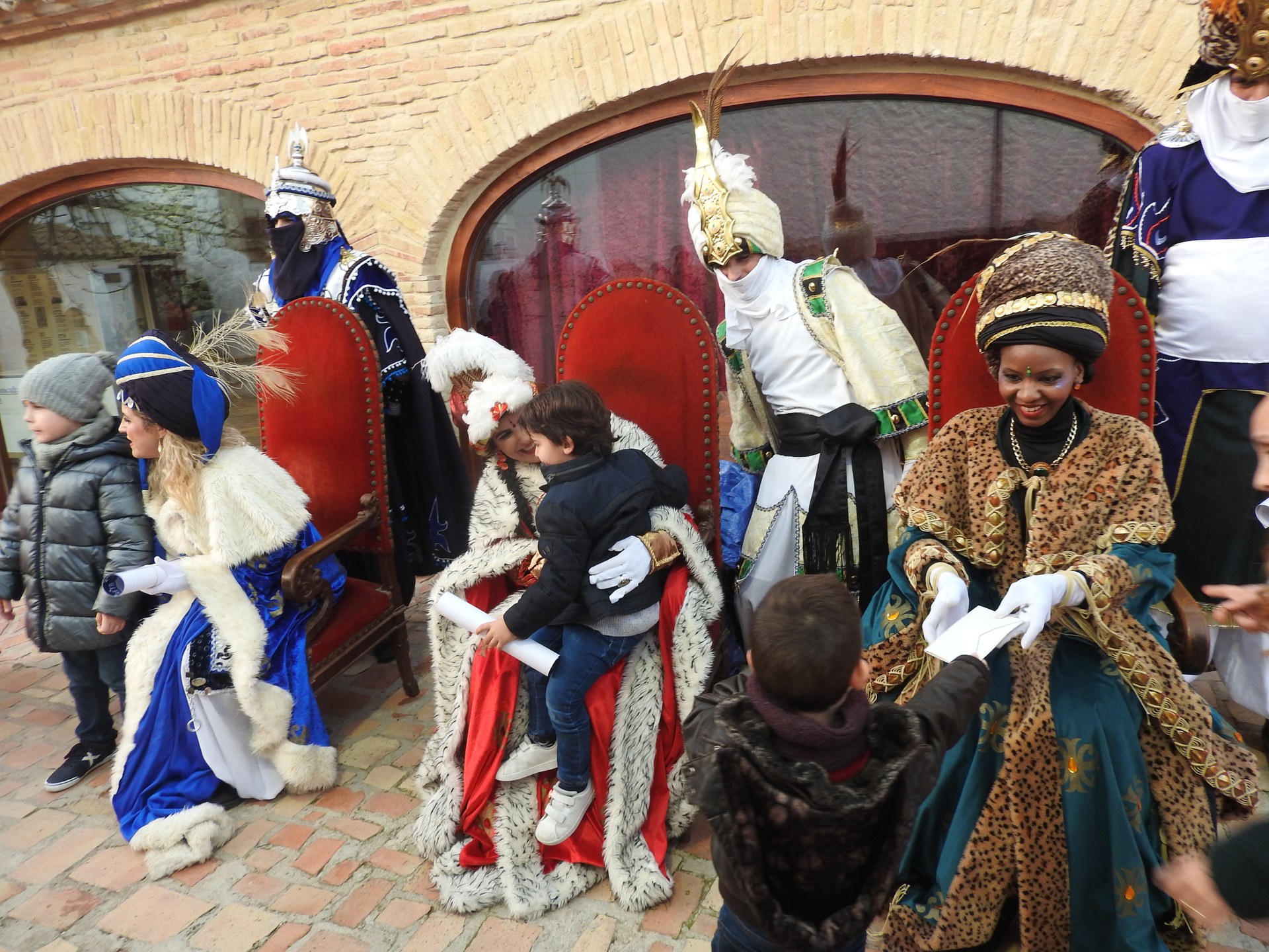 Les Patges reials recullen les cartes amb els desitjos dels infants de Sitges