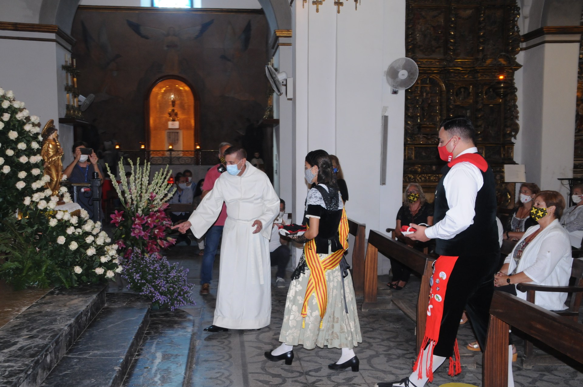 Les Pubilles i els Hereus protagonitzen un emotiu Ofici de Santa Tecla