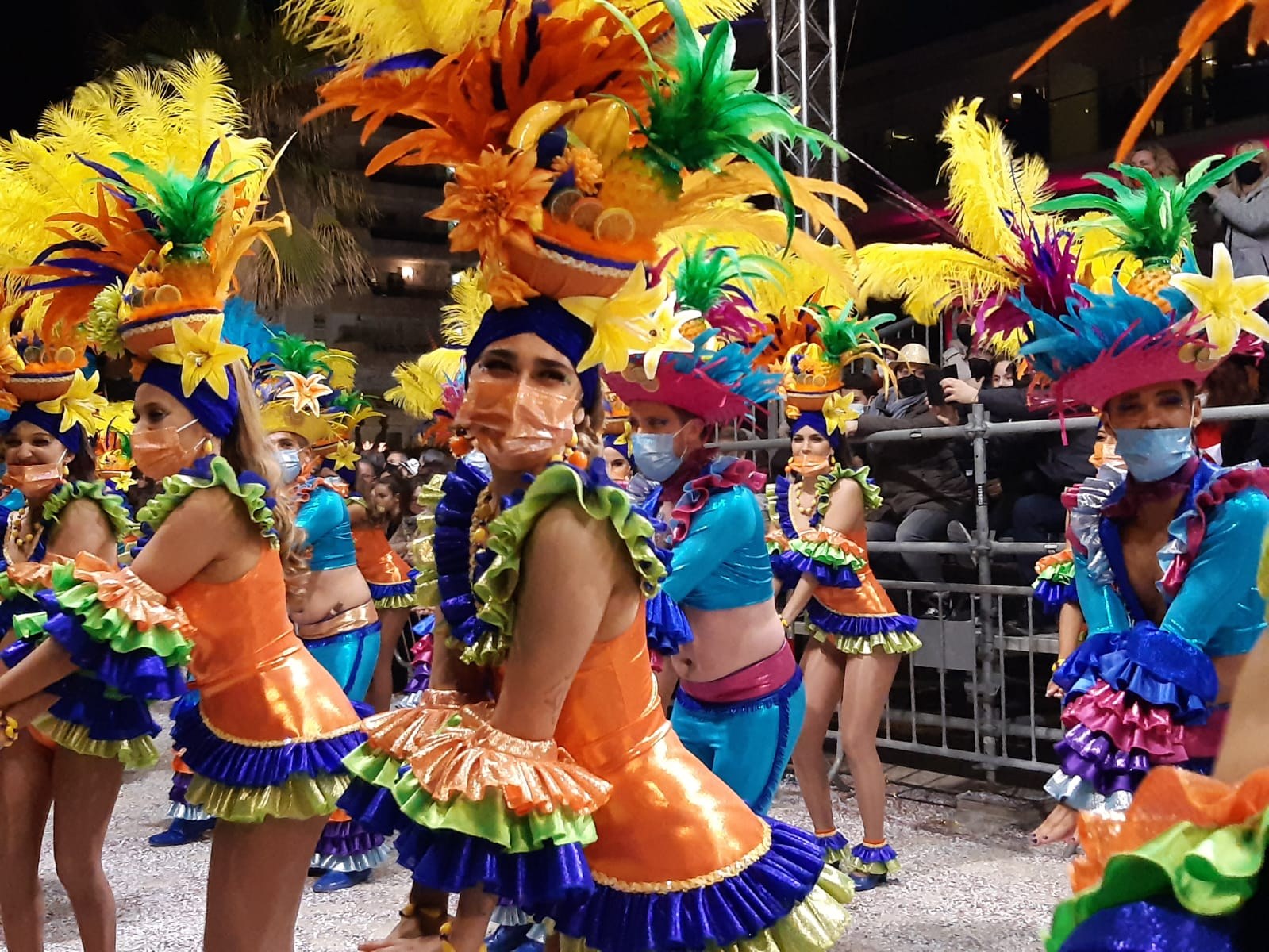 Sàtira i espectacularitat, protagonistes de la Rua de la Disbauxa