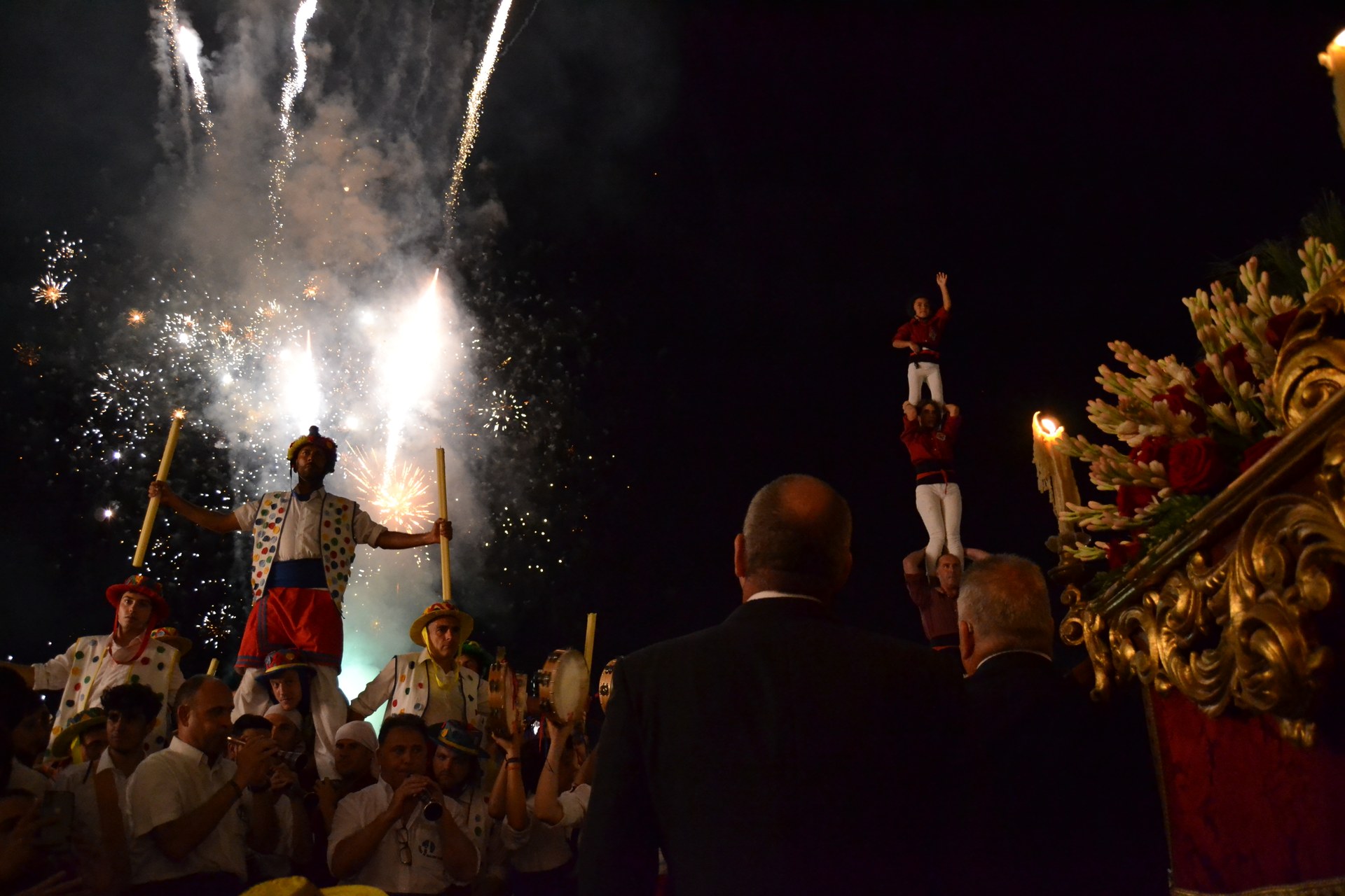 Entrada de Sant Bartomeu a l'Església Parroquial, un dels moments més emotius de la Festa Major en honor al patró