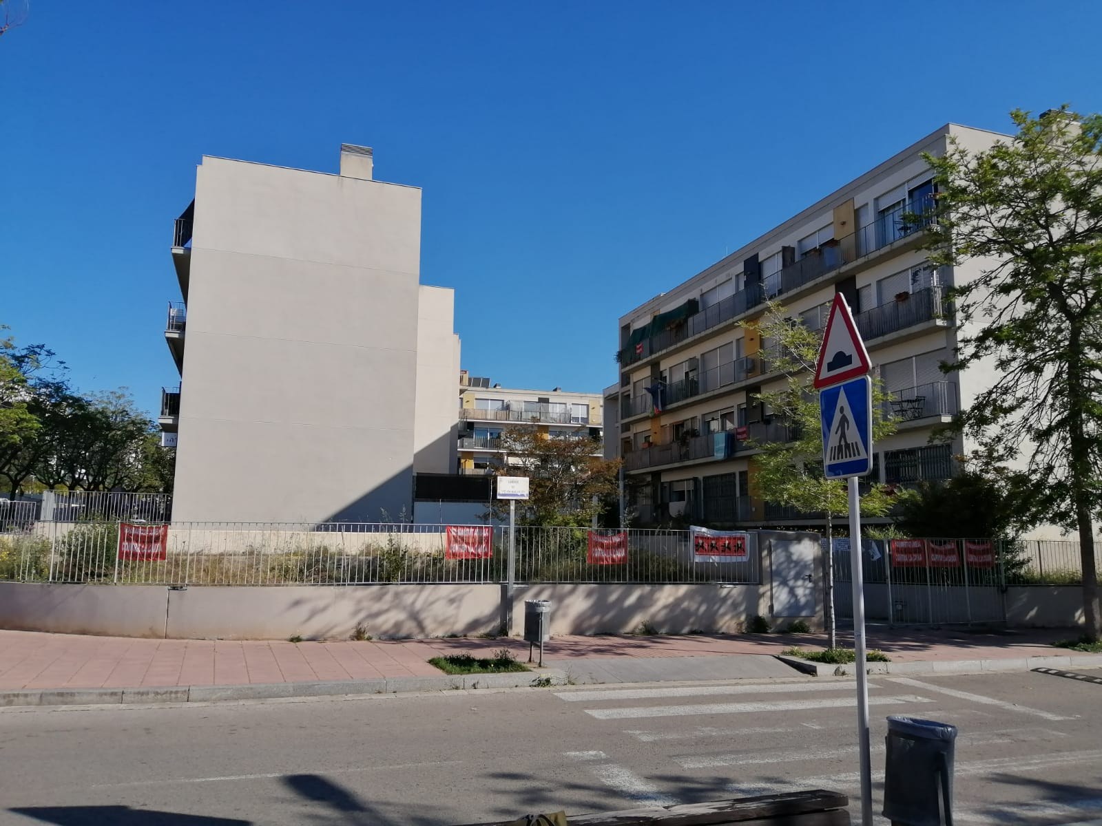 L’Ajuntament de Sitges inicia el procés de compra de tres pisos de La Caixa a La Plana