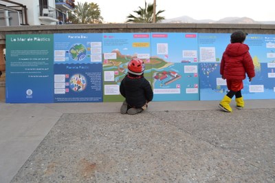Els participants al taller La Mar de Plàstics coneixeran els diferents tipus de plàstics