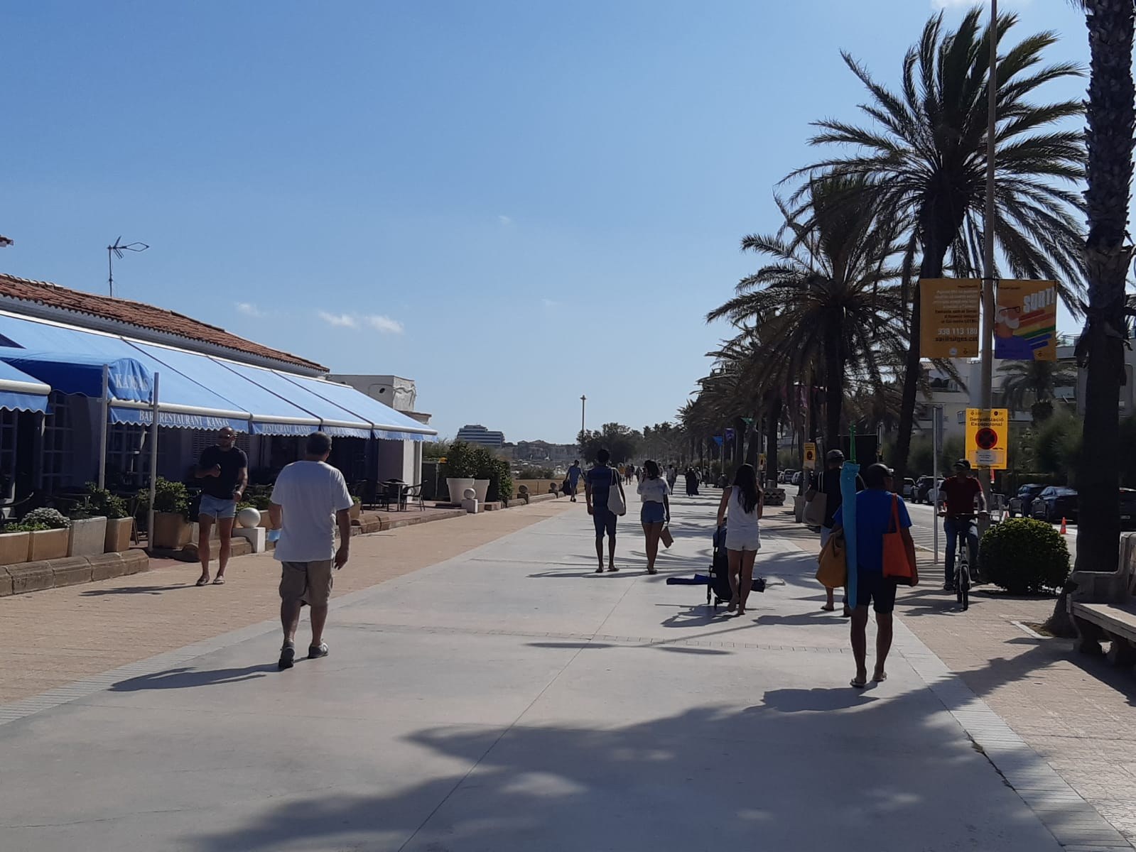 Imatge del passeig amb les mesures de regulació de la mobilitat