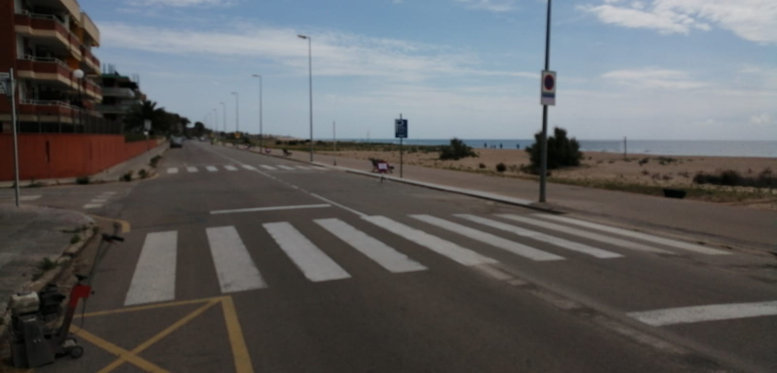 L’Ajuntament amplia espai per als vianants al passeig de Les Botigues i crea un nou carril bici