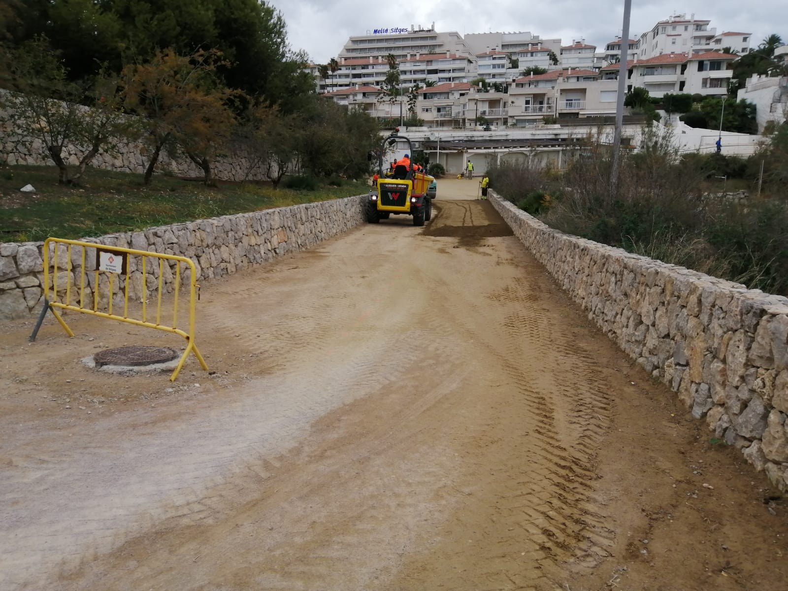 L’Ajuntament de Sitges arranja el camí de Balmins per fer-lo més transitable
