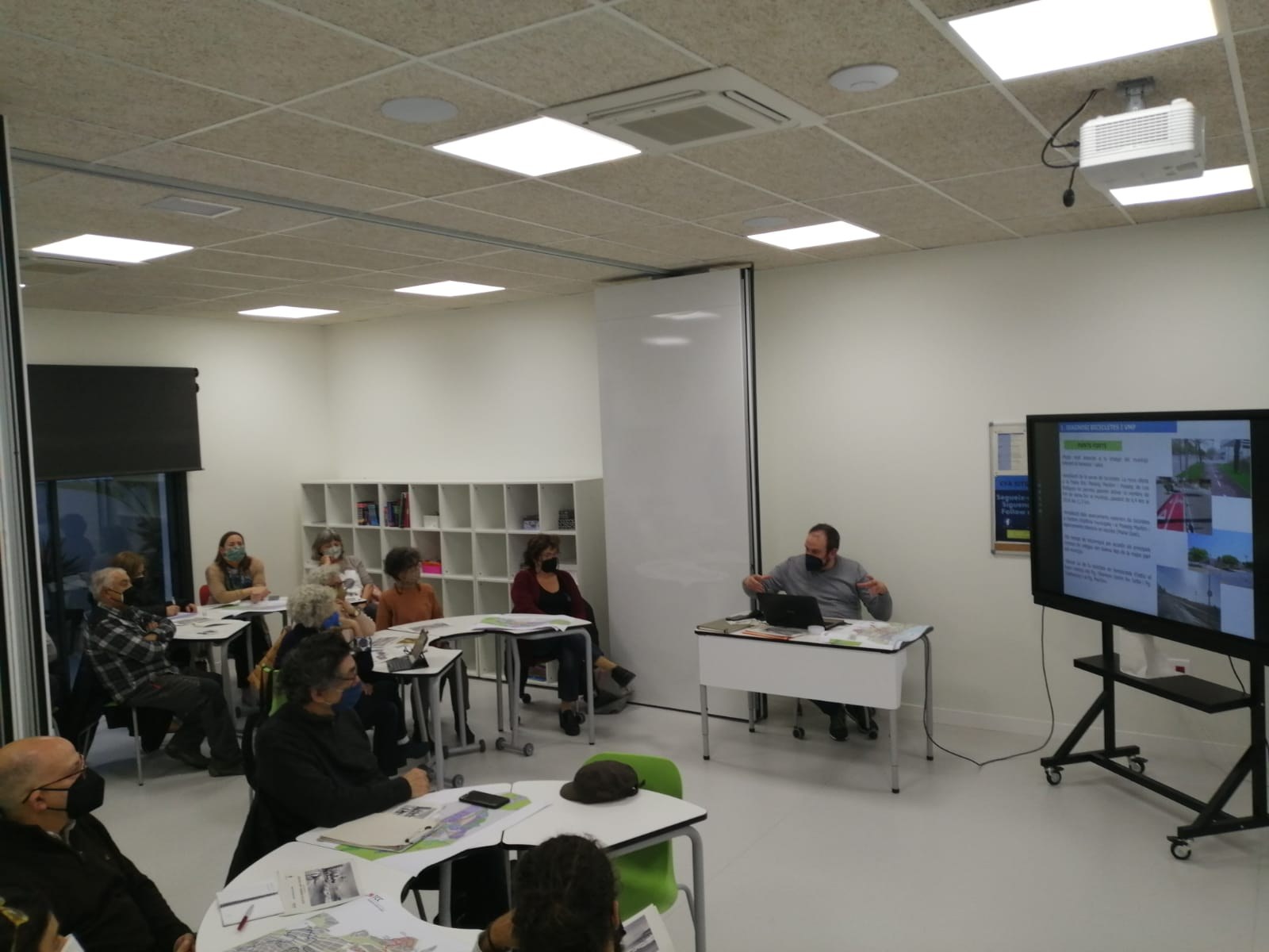 La jornada de mobilitat debat sobre bicicletes, patinets i transport públic