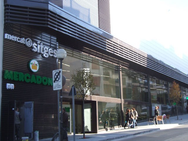 El Mercat Municipal de Sitges amplia l’oferta amb dues noves parades