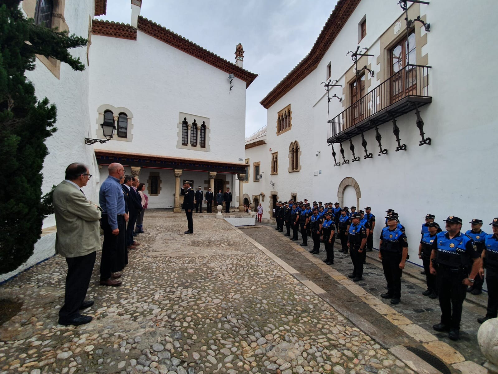 L’alcaldessa Aurora Carbonell posa en valor el cos policial el Dia de la policia local