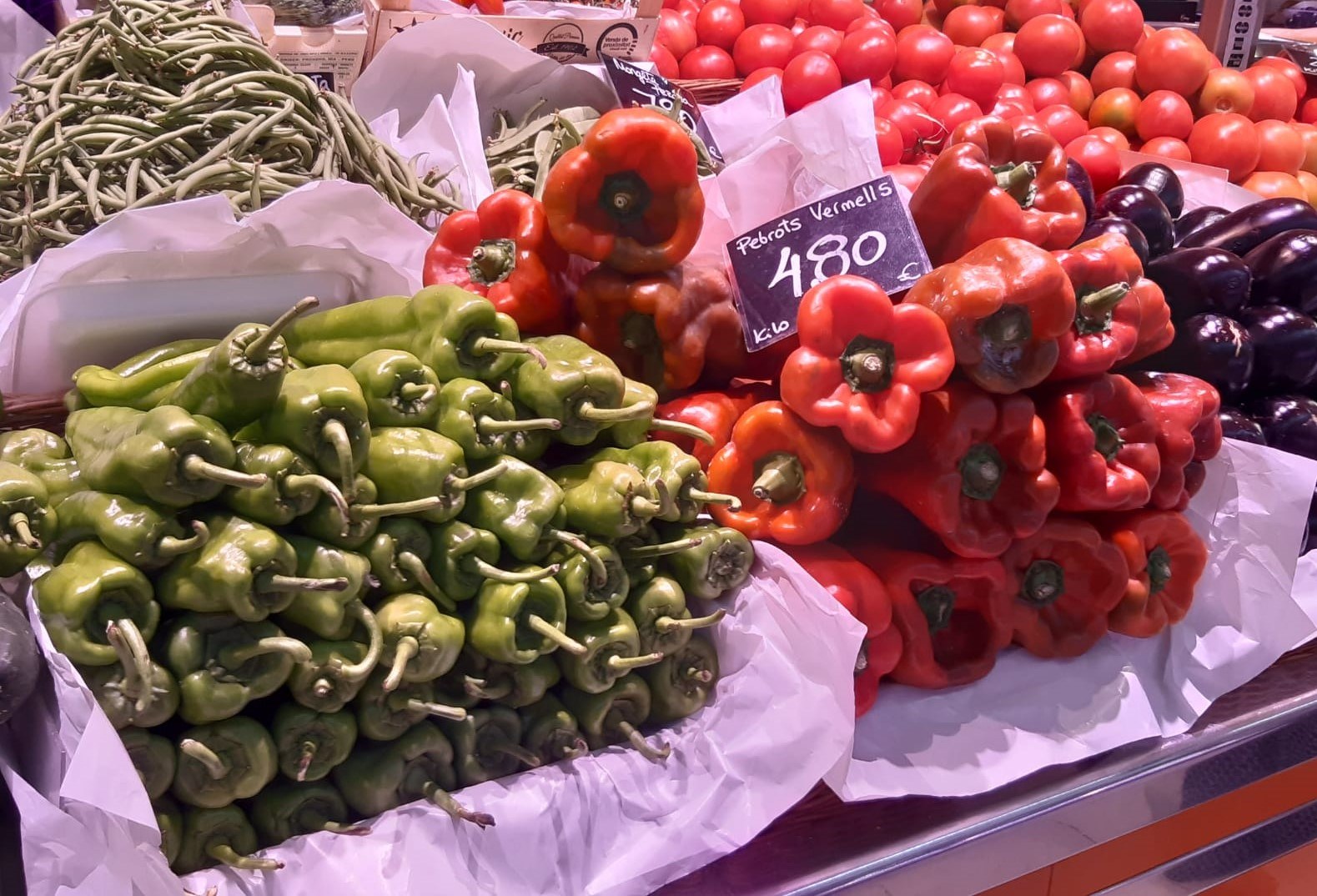 L’OMIC impulsa una campanya informativa sobre consum per als paradistes del Mercat Municipal