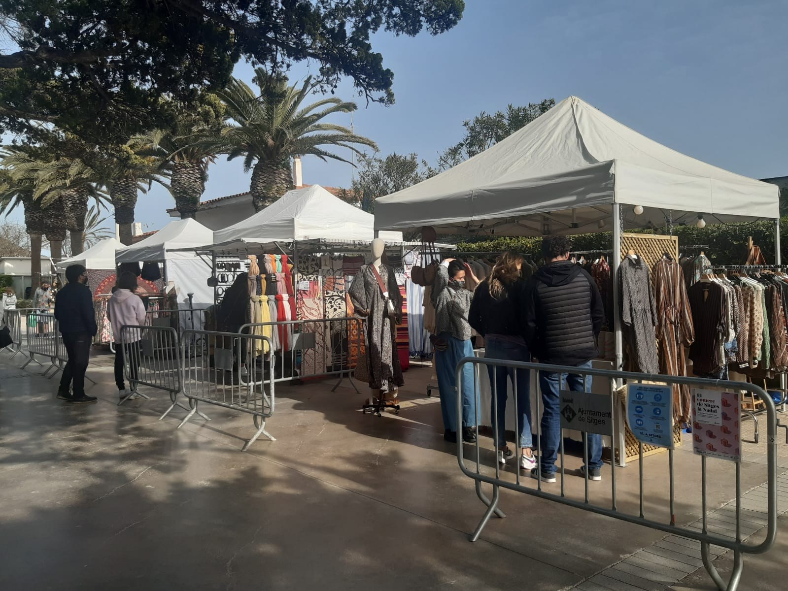 La Fira-Mercat d’Artesania i Regals del passeig enceta la temporada d’estiu