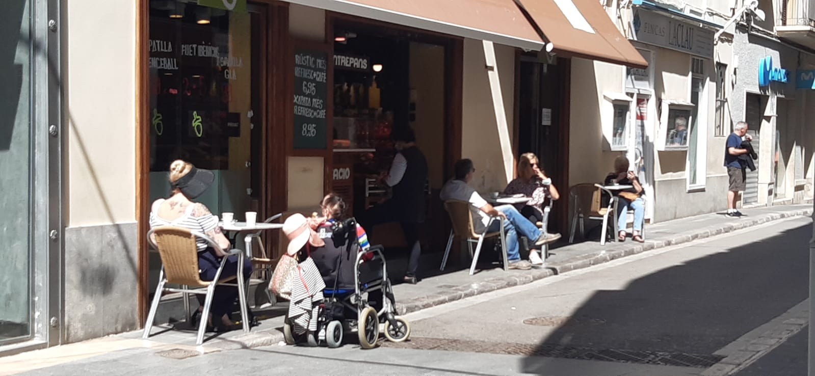 L'alcaldessa de Sitges signa un decret per donar les màximes facilitats a les terrasses