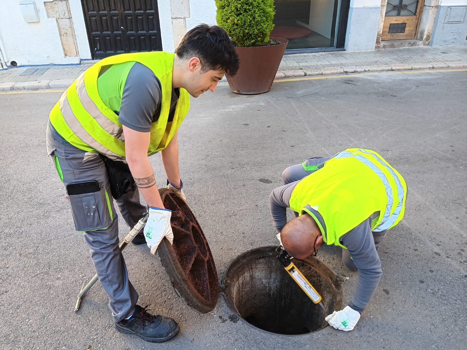 El tractament de desinsectació de paneroles al clavegueram de Sitges ja ha començat